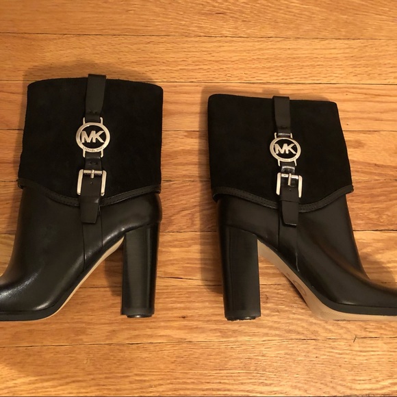 Michael Kors Fulton Booties size 6 - Picture 4 of 7